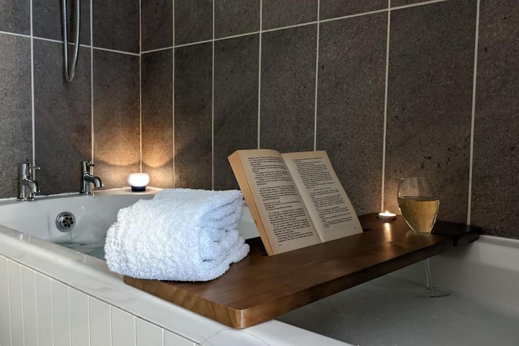 Baker'S Cottage, Urban Spa And Garden Bar Ившам Екстериор снимка