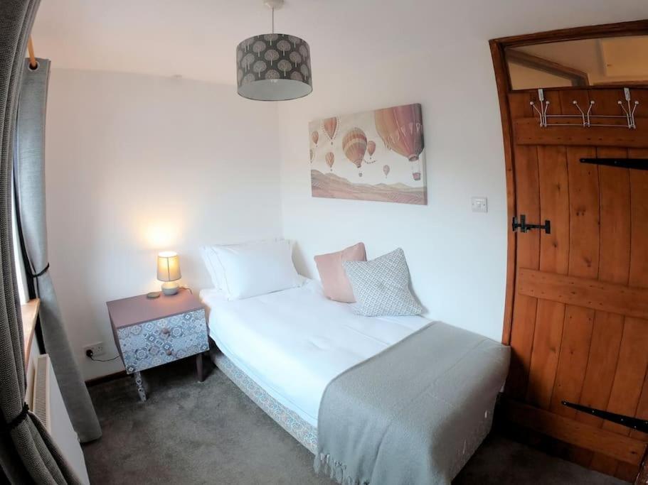 Baker'S Cottage, Urban Spa And Garden Bar Ившам Екстериор снимка