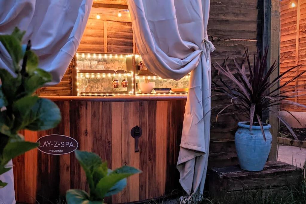 Baker'S Cottage, Urban Spa And Garden Bar Ившам Екстериор снимка