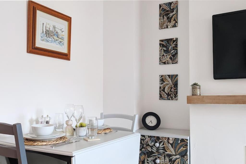 Baker'S Cottage, Urban Spa And Garden Bar Ившам Екстериор снимка